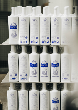 Nelson's Gluggle Jug Gin at Wade Ceramics